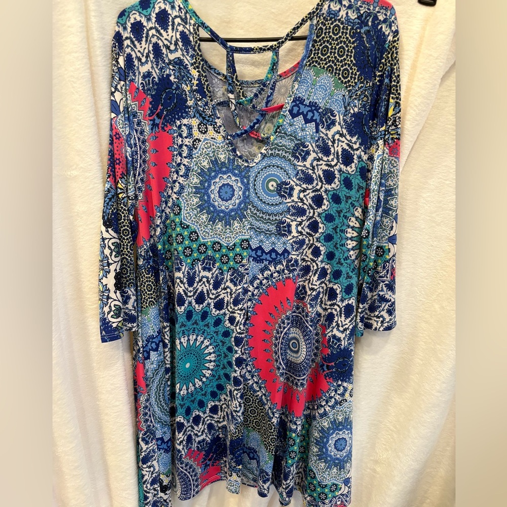 Multi color tunic 3/4 length sleeves 2xl
Like new condition